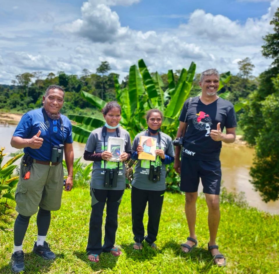 Female tour guide trainees (1)