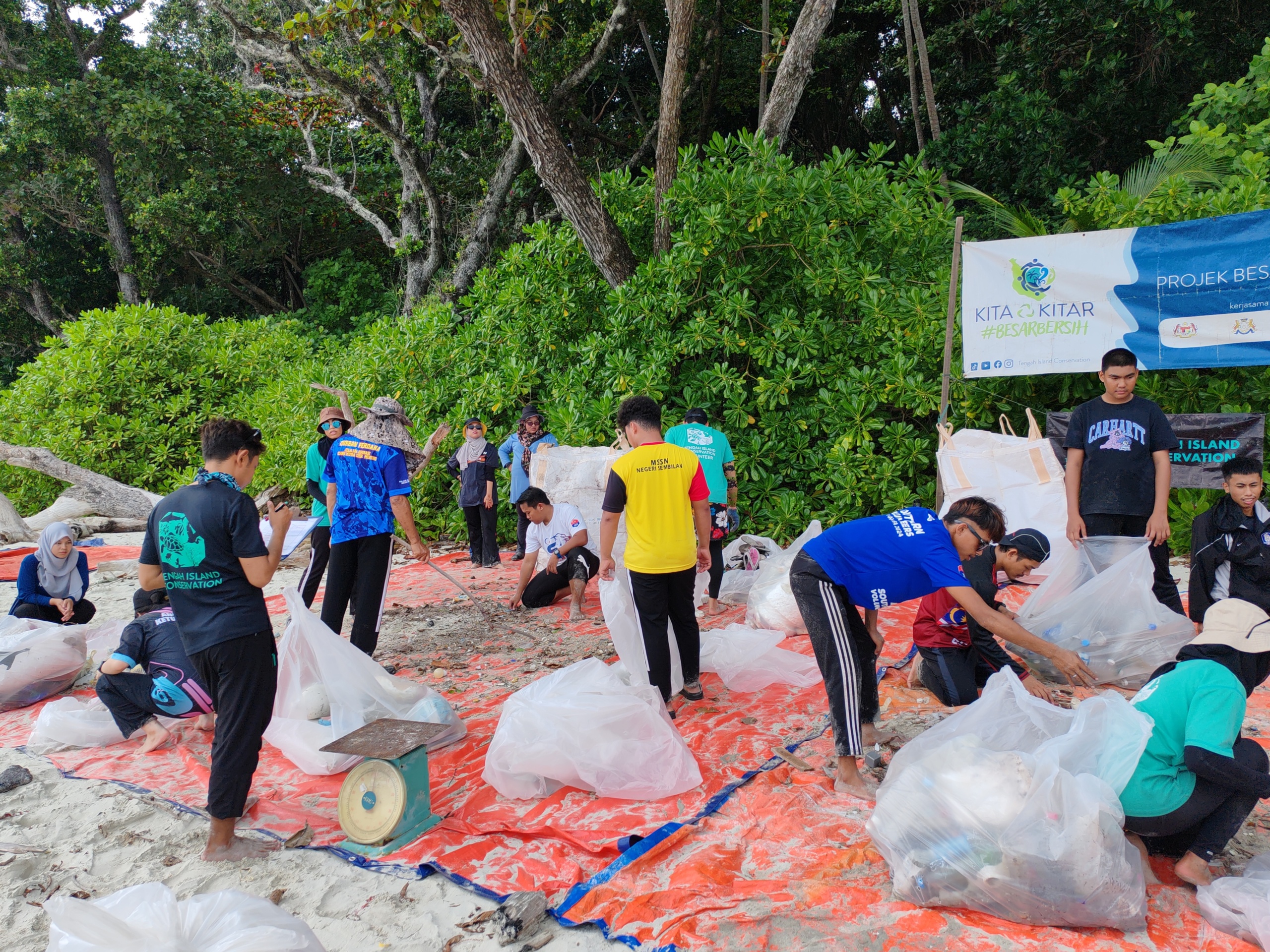 Rapang Beach Clean Up (1)